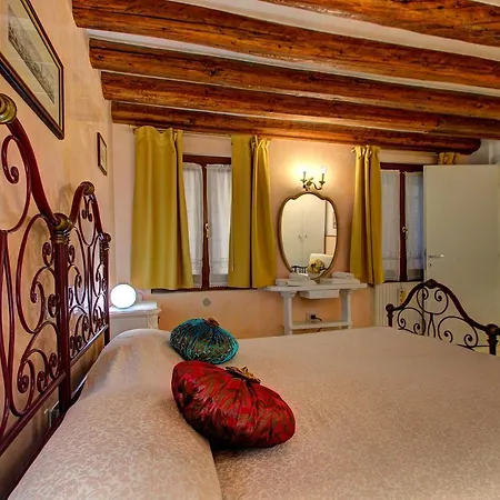 Cruise Harbor Next 4pax, Mob Aircond, Wifi Apartment Venice